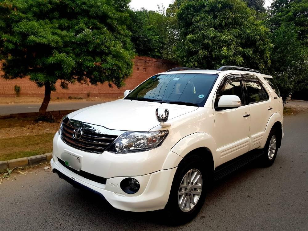Toyota Fortuner 2015 for Sale in Sialkot Image-1