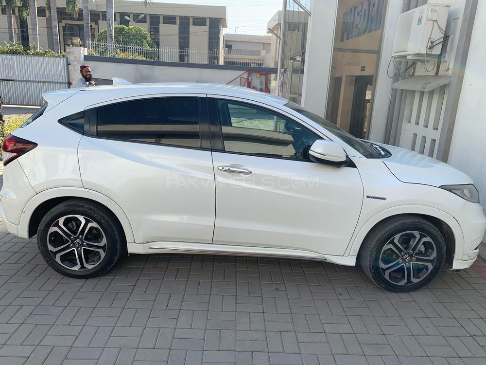 Honda Vezel 2016 for Sale in Sialkot Honda Vezel 2016 for Sale in Sialkot Image-4