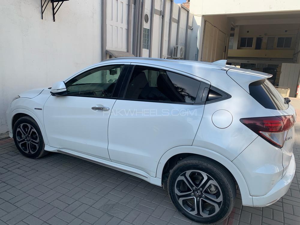 Honda Vezel 2016 for Sale in Sialkot Honda Vezel 2016 for Sale in Sialkot Image-9