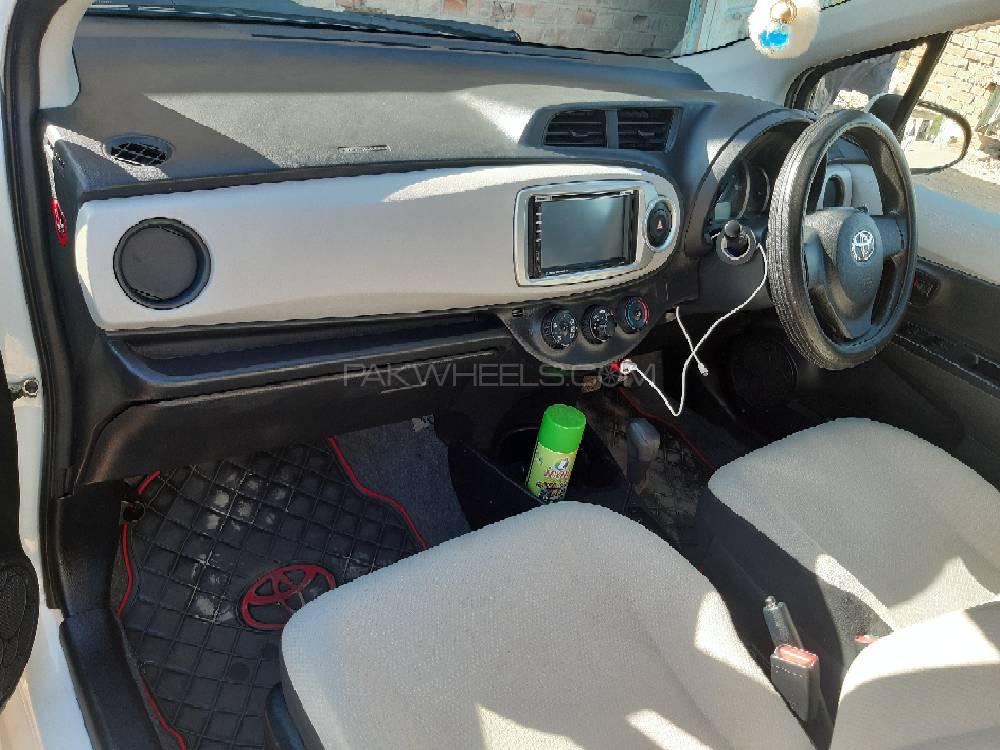Toyota Vitz 2013 for Sale in Dera ismail khan Image-1