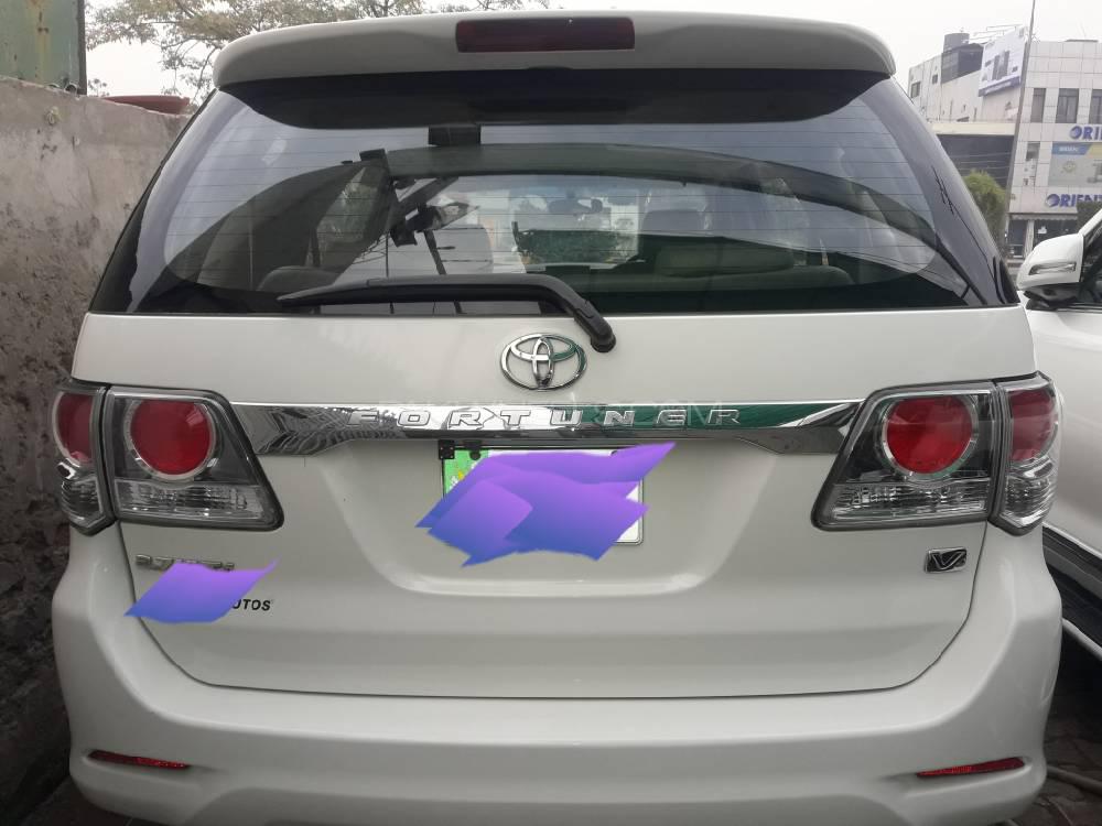 Toyota Fortuner 2015 for Sale in Lahore Toyota Fortuner 2015 for Sale in Lahore Image-4