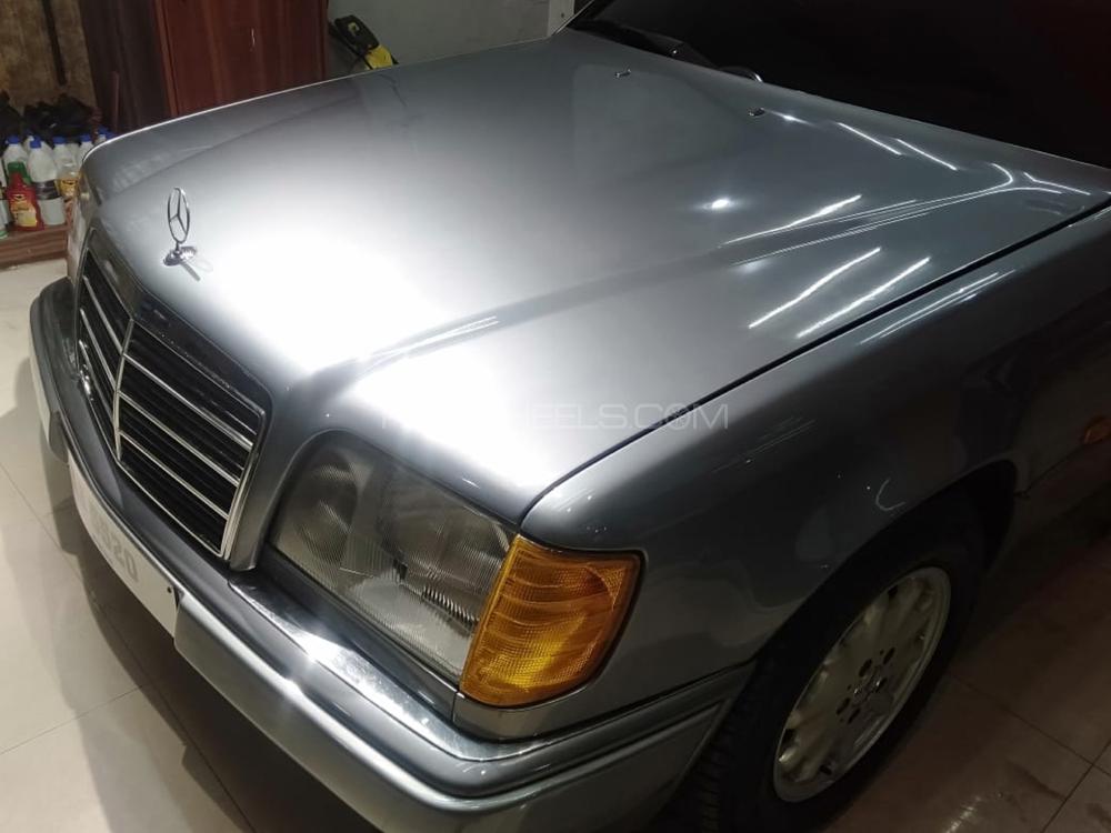 Mercedes Benz 250 D 1990 for Sale in Peshawar Mercedes Benz 250 D 1990 for Sale in Peshawar Image-3