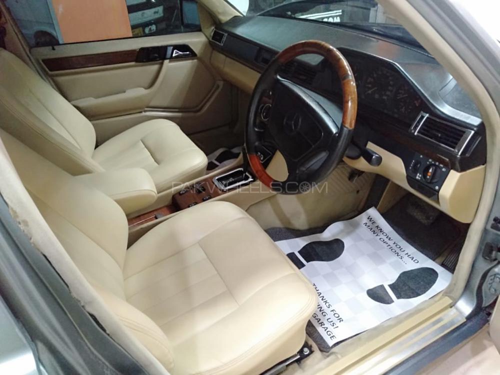 Mercedes Benz 250 D 1990 for Sale in Peshawar Mercedes Benz 250 D 1990 for Sale in Peshawar Image-4