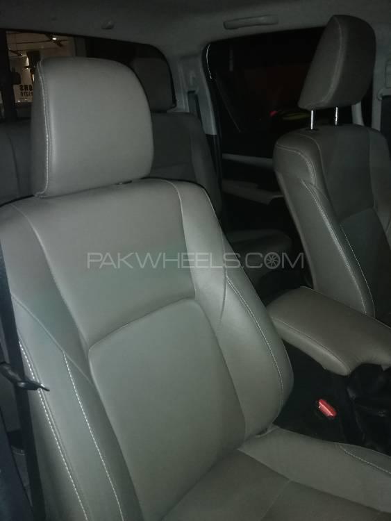 Toyota Hilux 2018 for Sale in Peshawar Toyota Hilux 2018 for Sale in Peshawar Image-6