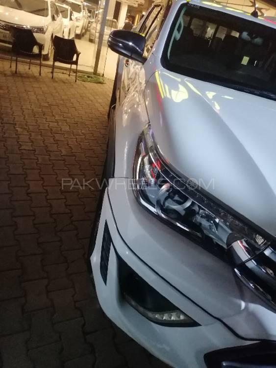Toyota Hilux 2018 for Sale in Peshawar Toyota Hilux 2018 for Sale in Peshawar Image-3