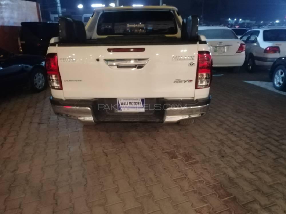 Toyota Hilux 2018 for Sale in Peshawar Toyota Hilux 2018 for Sale in Peshawar Image-4