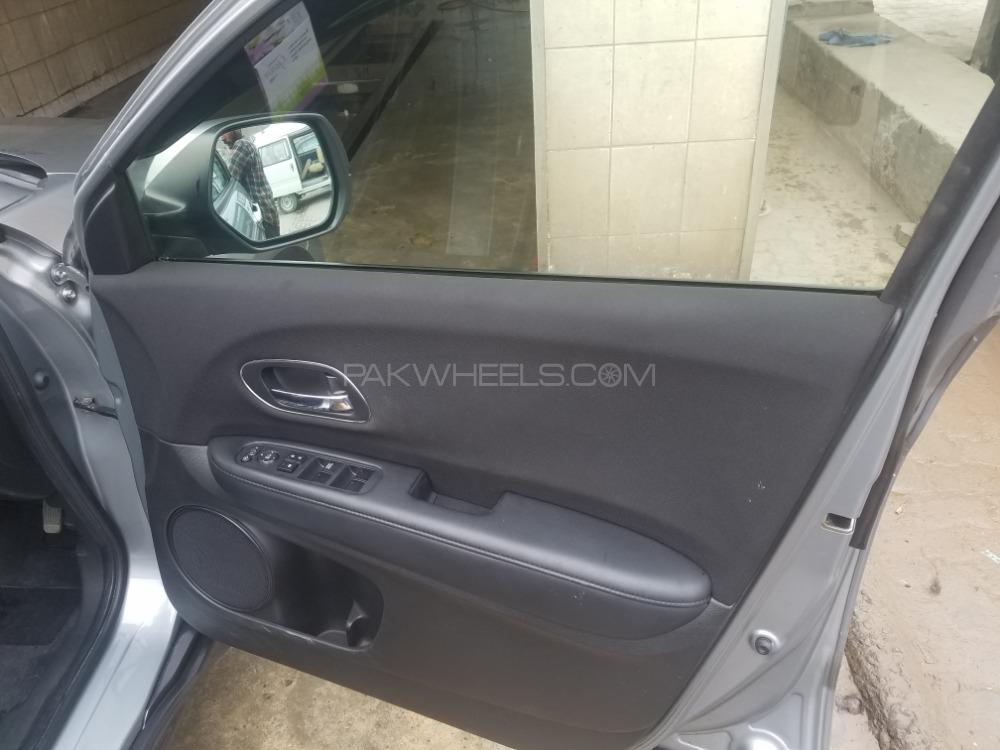Honda Vezel 2014 for Sale in Sialkot Honda Vezel 2014 for Sale in Sialkot Image-9