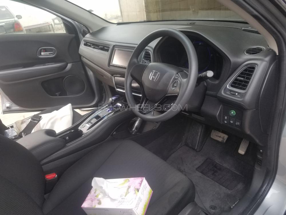 Honda Vezel 2014 for Sale in Sialkot Honda Vezel 2014 for Sale in Sialkot Image-11
