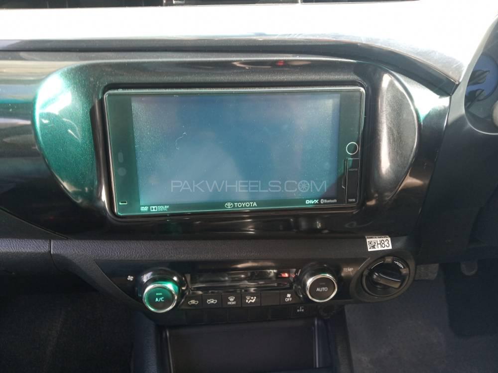 Toyota Hilux 2017 for Sale in Karachi Toyota Hilux 2017 for Sale in Karachi Image-3