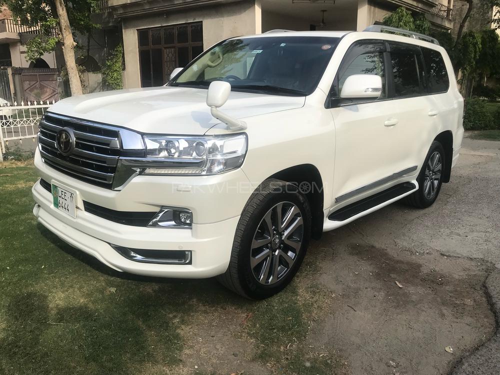 Toyota Land Cruiser 2017 for Sale in Lahore Toyota Land Cruiser 2017 for Sale in Lahore Image-2