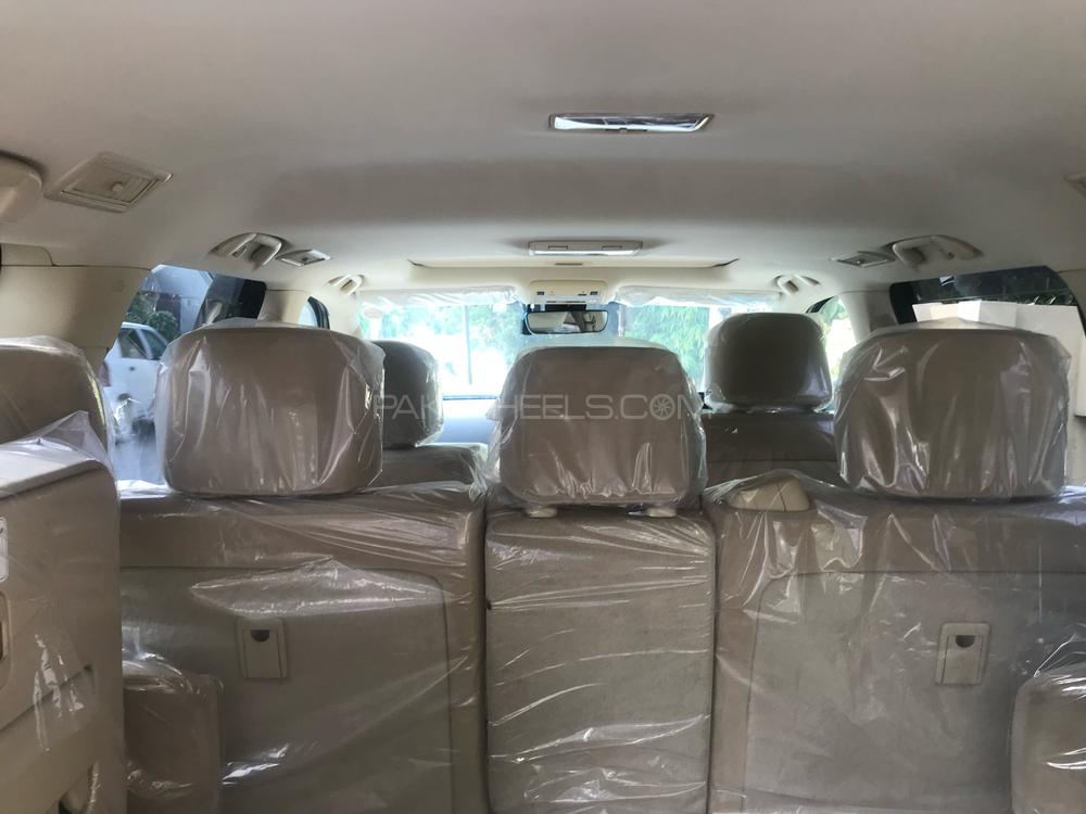 Toyota Land Cruiser 2017 for Sale in Lahore Toyota Land Cruiser 2017 for Sale in Lahore Image-9