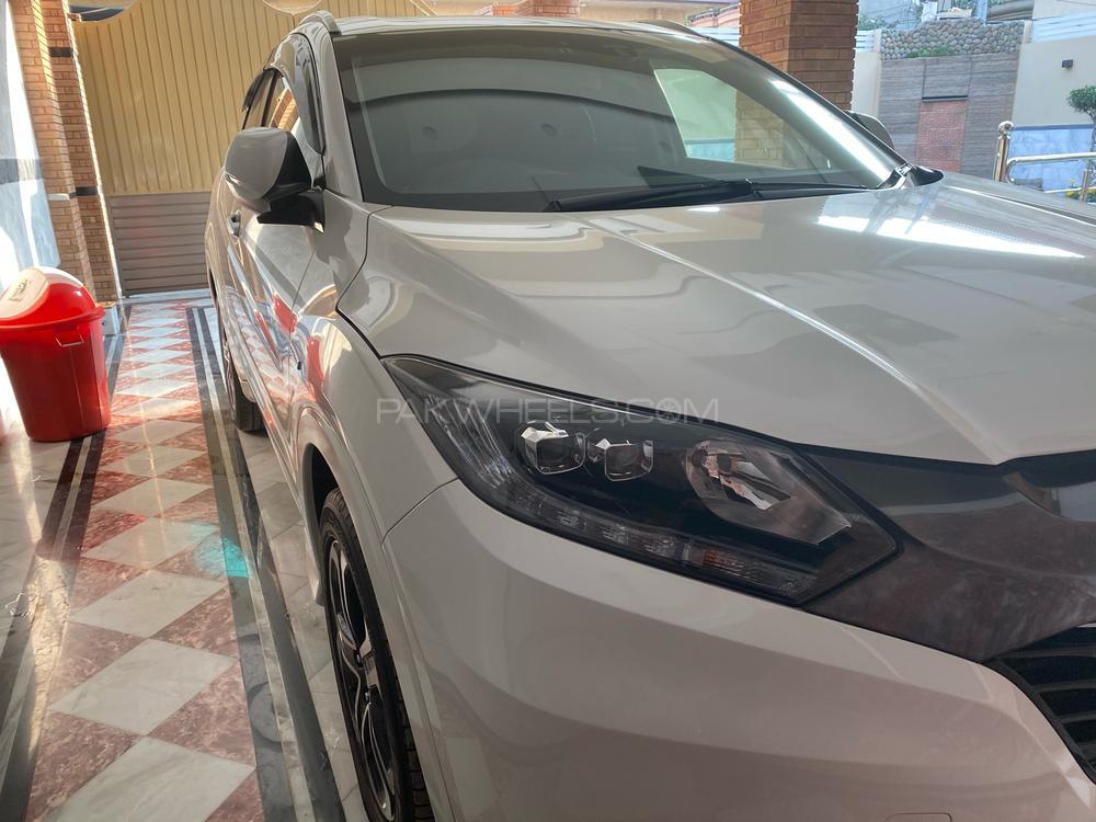 Honda Vezel 2015 for Sale in Peshawar Honda Vezel 2015 for Sale in Peshawar Image-4