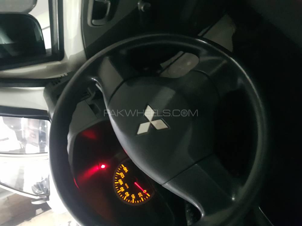 Mitsubishi Minicab 2013 for Sale in Lahore Mitsubishi Minicab 2013 for Sale in Lahore Image-2