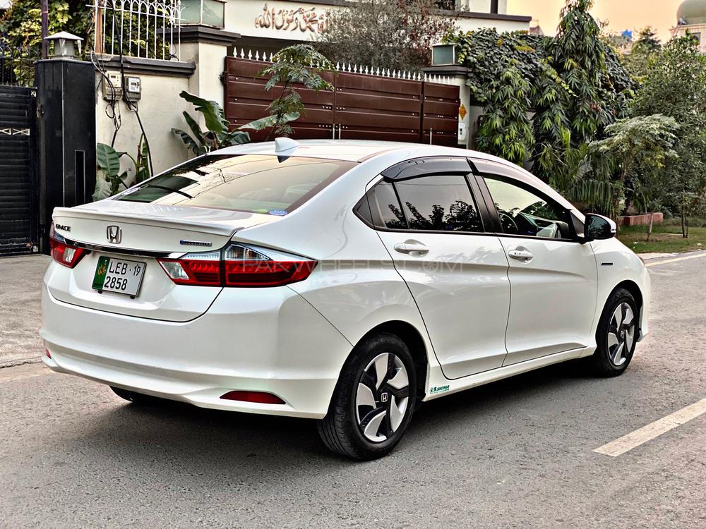Honda Grace Hybrid 2015 for Sale in Lahore Honda Grace Hybrid 2015 for Sale in Lahore Image-4