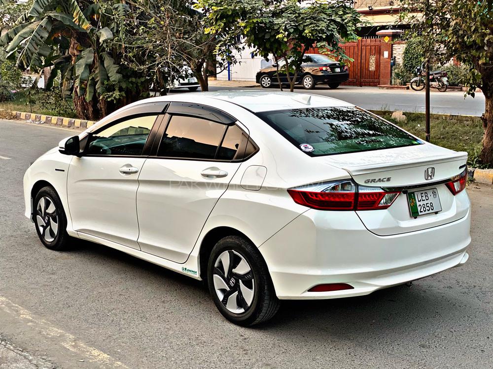 Honda Grace Hybrid 2015 for Sale in Lahore Honda Grace Hybrid 2015 for Sale in Lahore Image-5