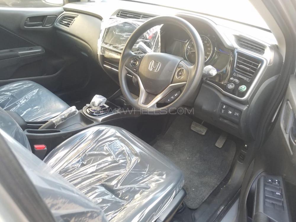 Honda Grace Hybrid 2015 for Sale in Lahore Honda Grace Hybrid 2015 for Sale in Lahore Image-7