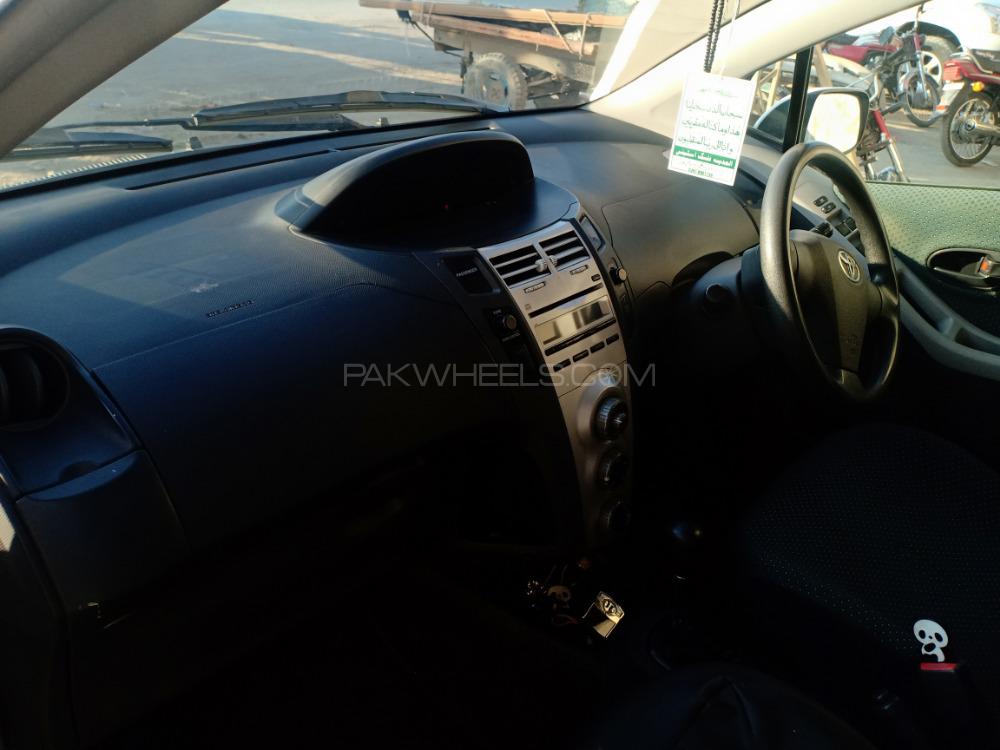Toyota Vitz 2005 for Sale in Dera ismail khan Image-1