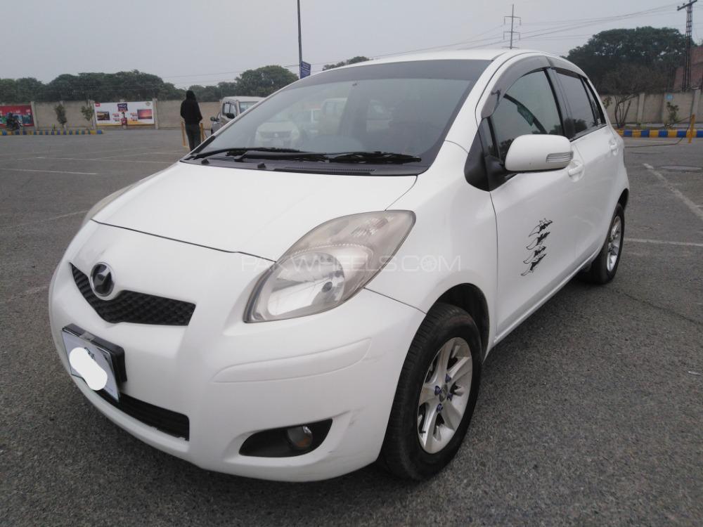Toyota Vitz 2010 for Sale in Lahore Image-1