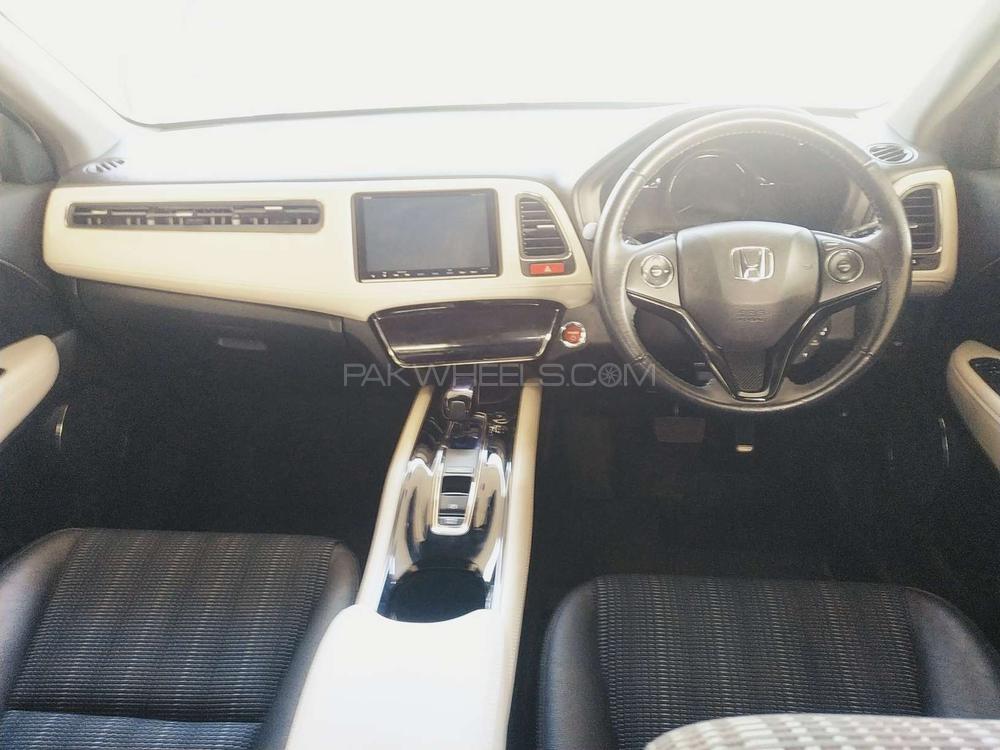 Honda Vezel 2015 for Sale in Rawalpindi Honda Vezel 2015 for Sale in Rawalpindi Image-8
