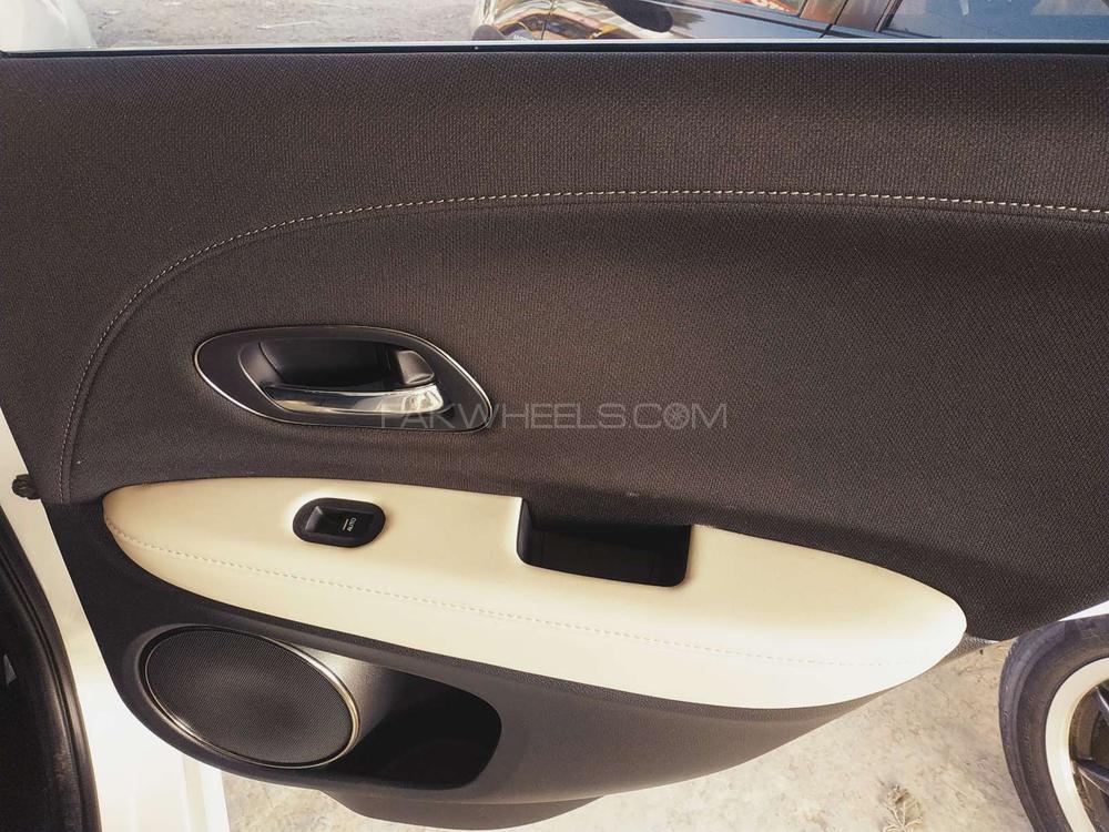 Honda Vezel 2015 for Sale in Rawalpindi Honda Vezel 2015 for Sale in Rawalpindi Image-16