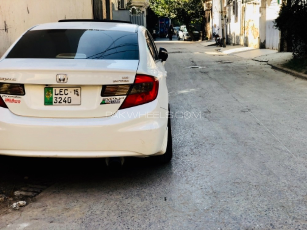 Honda Civic - 2015  Honda Civic - 2015  Image-5