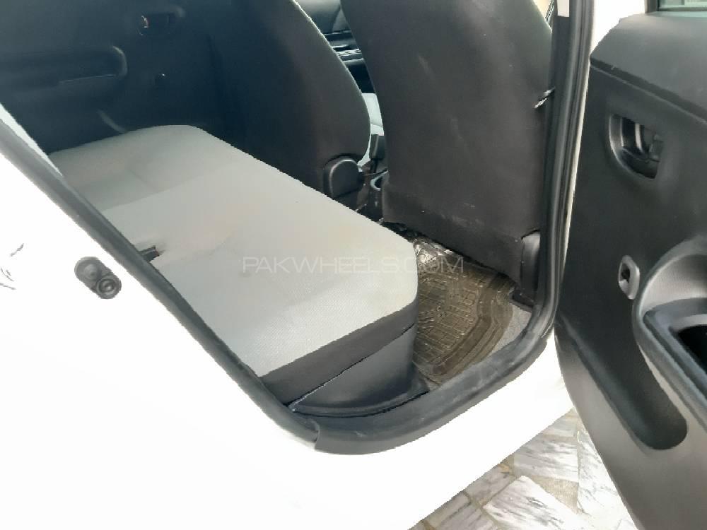 Toyota Aqua 2015 for Sale in Peshawar Toyota Aqua 2015 for Sale in Peshawar Image-5