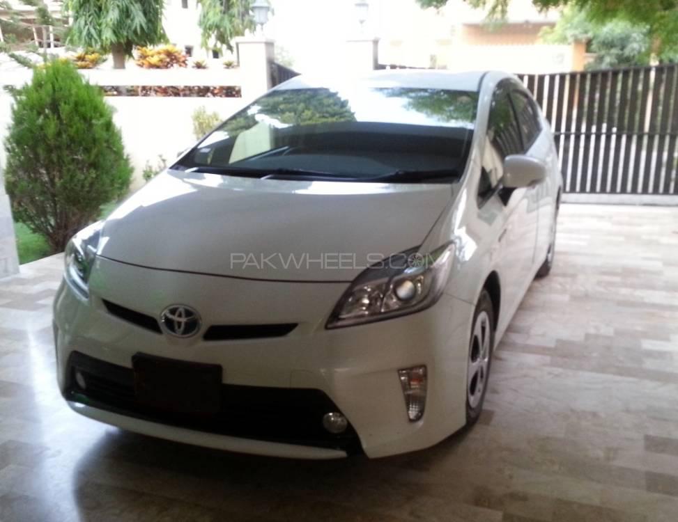 Toyota Prius 2012 for Sale in Karachi Toyota Prius 2012 for Sale in Karachi Image-3