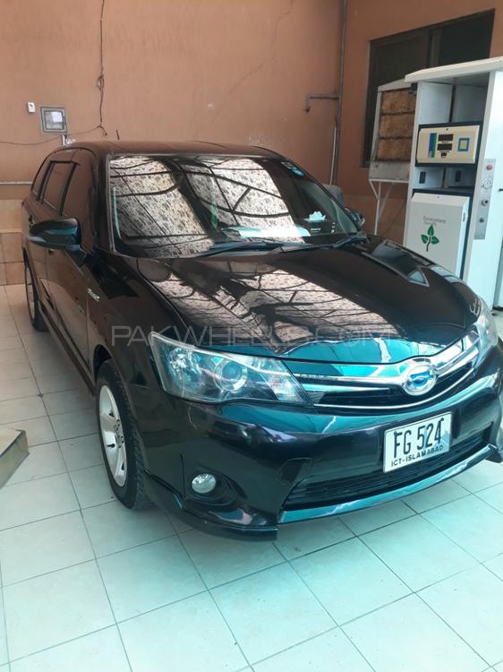 Toyota Corolla Axio 2013 for Sale in Nowshera cantt Image-1