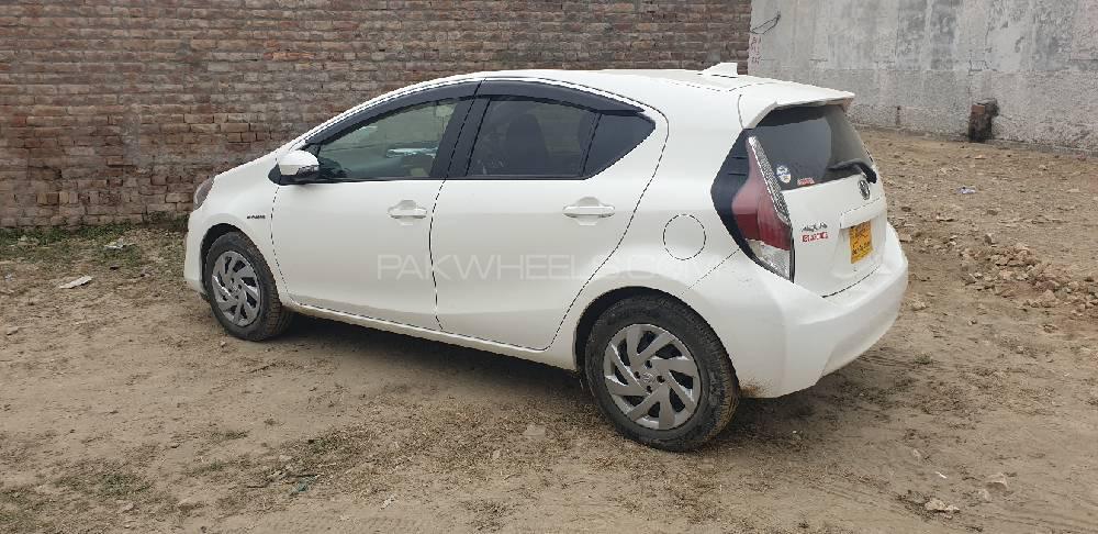 Toyota Aqua 2015 for Sale in Nowshera Image-1
