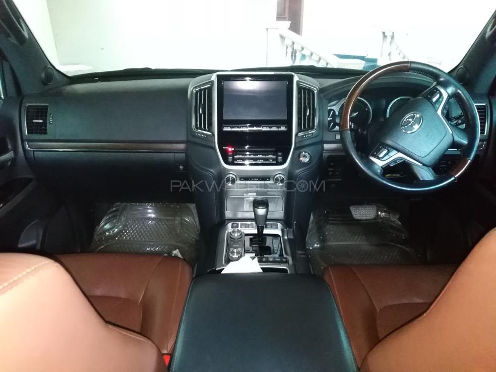 Toyota Land Cruiser 2016 for Sale in Lahore Toyota Land Cruiser 2016 for Sale in Lahore Image-2