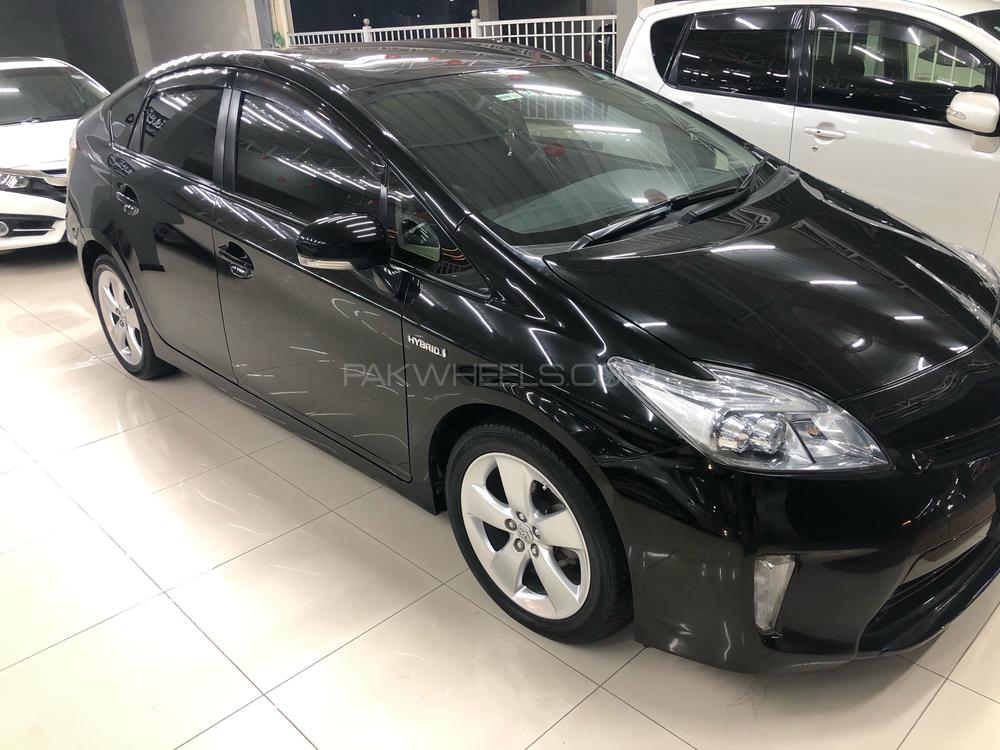 Toyota Prius 2013 for Sale in Peshawar Toyota Prius 2013 for Sale in Peshawar Image-3