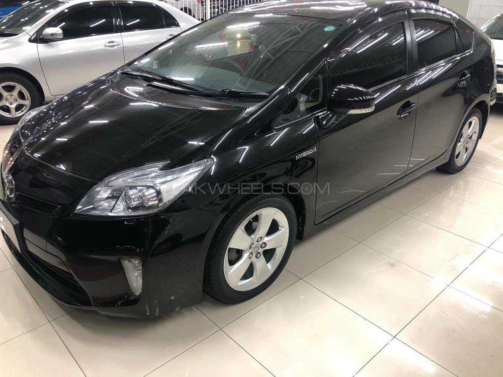 Toyota Prius 2013 for Sale in Peshawar Toyota Prius 2013 for Sale in Peshawar Image-4