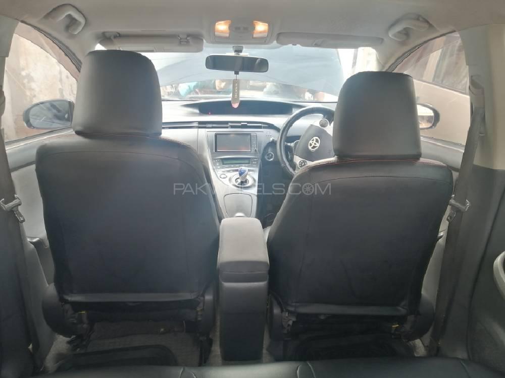 Toyota Prius 2010 for Sale in Lahore Toyota Prius 2010 for Sale in Lahore Image-5
