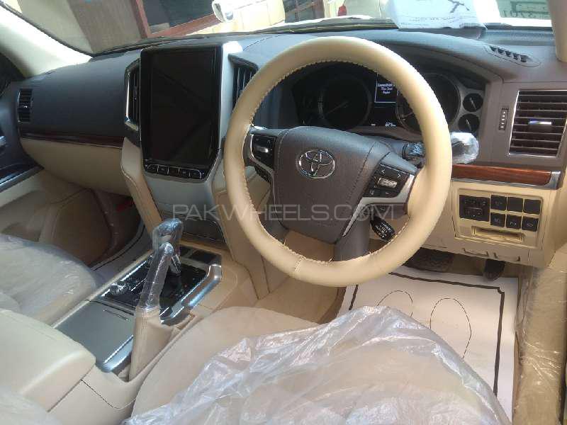 Toyota Land Cruiser 2017 for Sale in Karachi Toyota Land Cruiser 2017 for Sale in Karachi Image-3