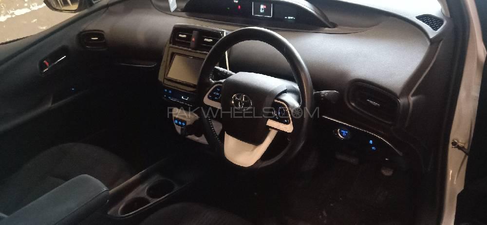 Toyota Prius 2016 for Sale in Lahore Toyota Prius 2016 for Sale in Lahore Image-7