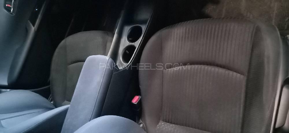 Toyota Prius 2016 for Sale in Lahore Toyota Prius 2016 for Sale in Lahore Image-11