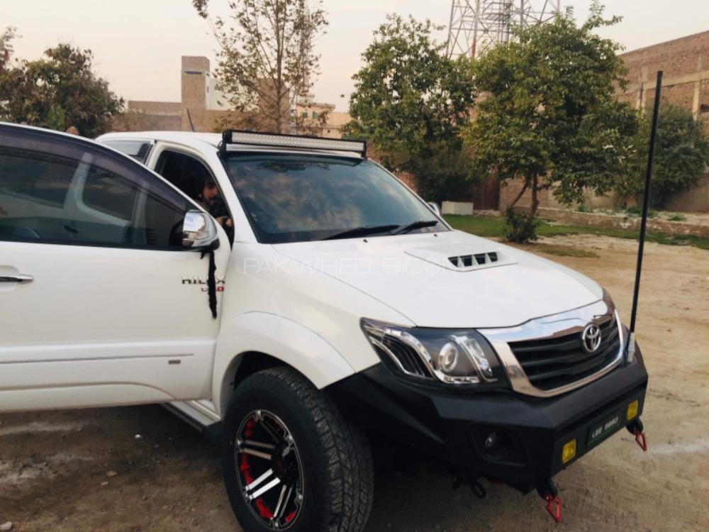 Toyota Hilux - 2015  Toyota Hilux - 2015  Image-2