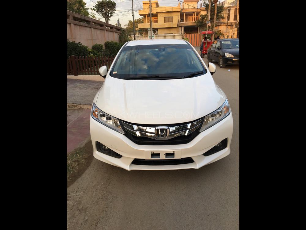 Honda Grace Hybrid 2016 for Sale in Karachi Image-1