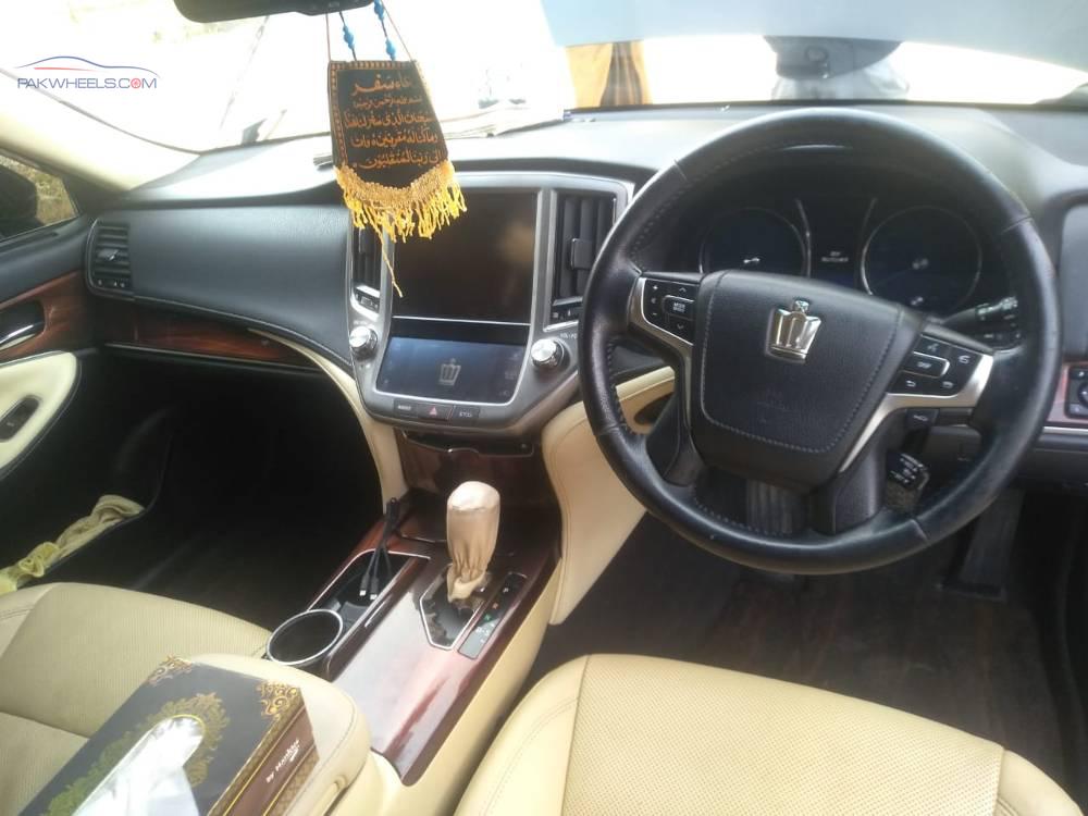Toyota Crown 2013 for Sale in Islamabad Toyota Crown 2013 for Sale in Islamabad Image-8
