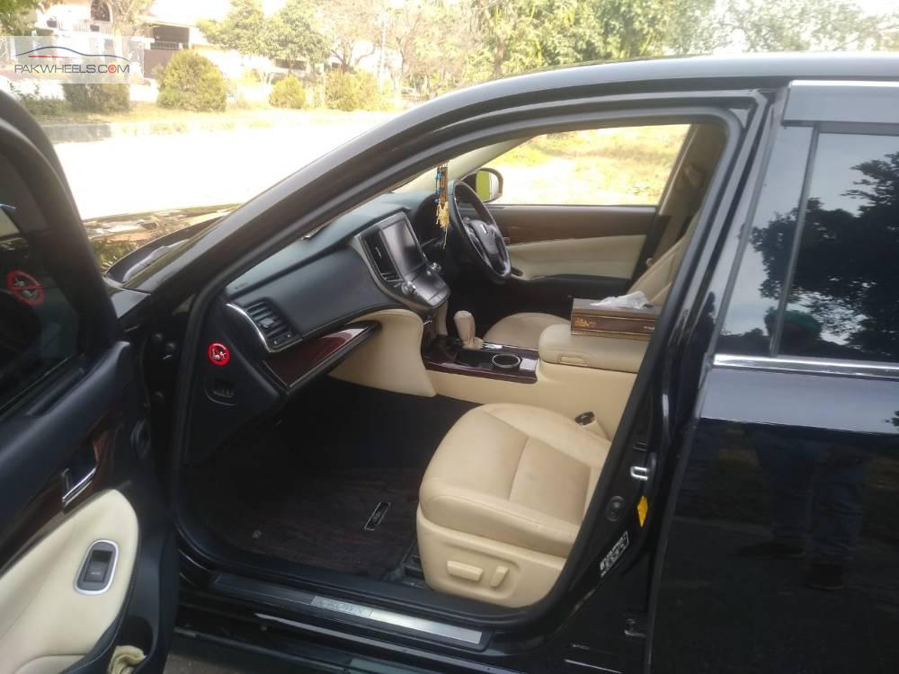 Toyota Crown 2013 for Sale in Islamabad Toyota Crown 2013 for Sale in Islamabad Image-9