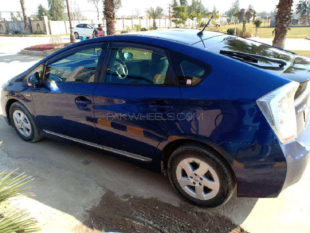 Toyota Prius Alpha 2010 for Sale in Sargodha Toyota Prius Alpha 2010 for Sale in Sargodha Image-3