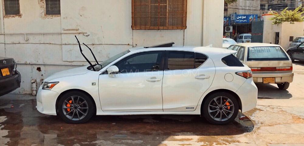 Lexus CT200h - 2011  Lexus CT200h - 2011  Image-2
