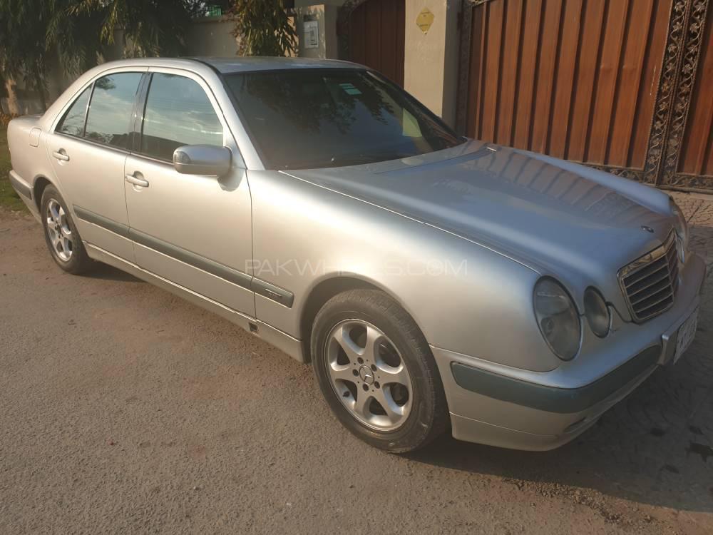 Mercedes Benz E Class 2002 for Sale in Lahore Image-1