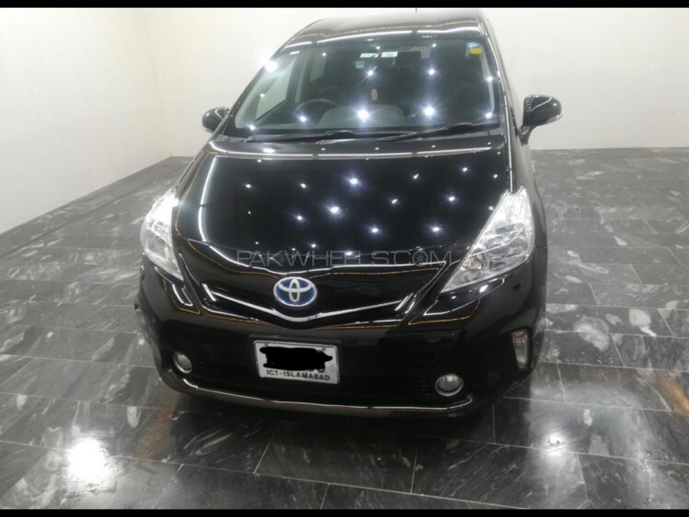 Toyota Prius Alpha 2011 for Sale in Islamabad Image-1