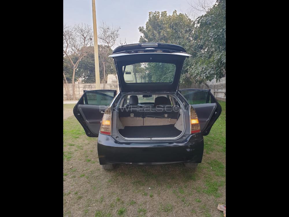 Toyota Prius 2015 for Sale in Lahore Toyota Prius 2015 for Sale in Lahore Image-2