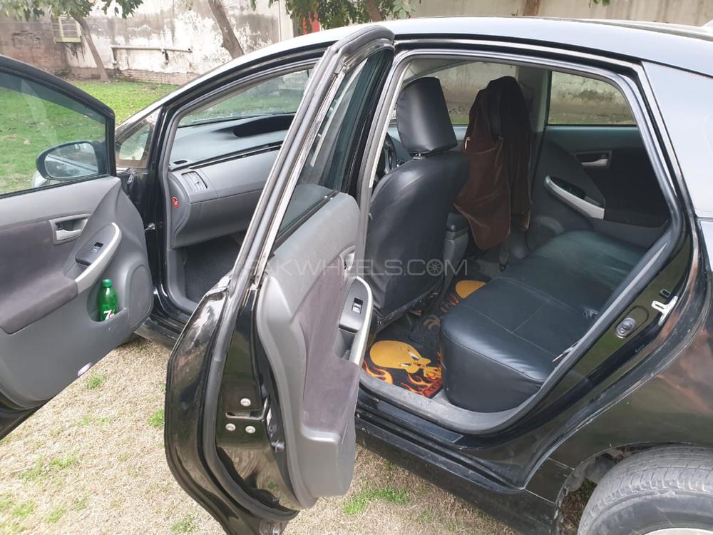Toyota Prius 2015 for Sale in Lahore Toyota Prius 2015 for Sale in Lahore Image-16