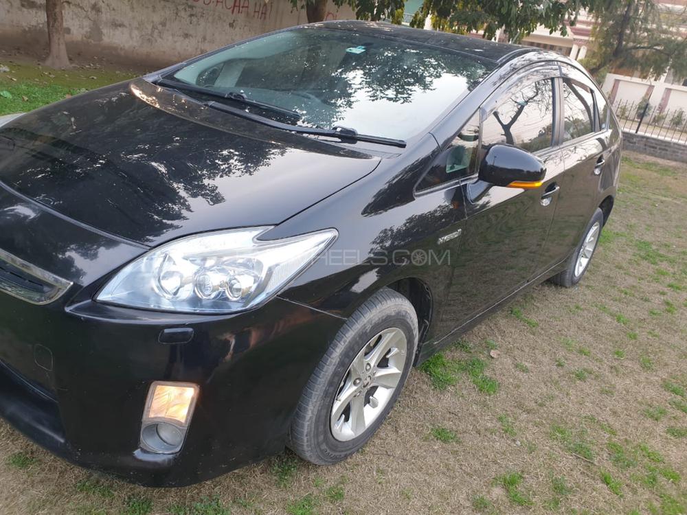 Toyota Prius 2015 for Sale in Lahore Toyota Prius 2015 for Sale in Lahore Image-19
