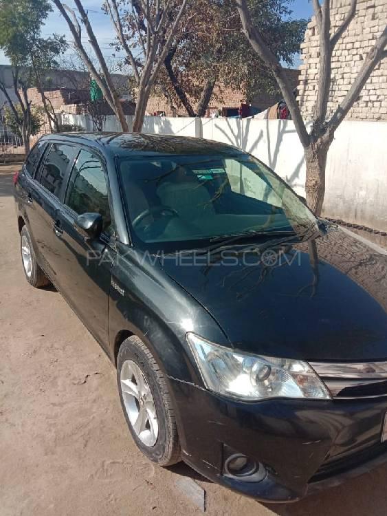 Toyota Corolla Fielder 2015 for Sale in Faisalabad Image-1