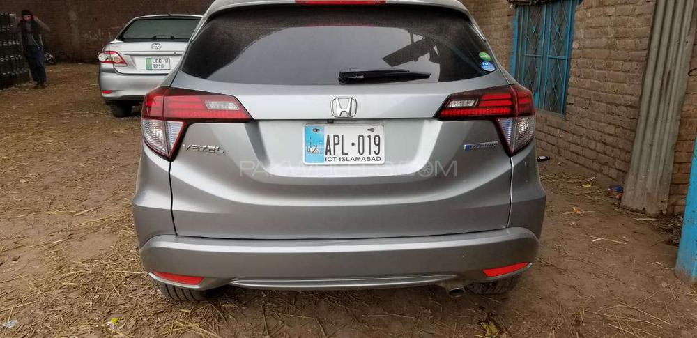 Honda Vezel 2015 for Sale in Peshawar Honda Vezel 2015 for Sale in Peshawar Image-4