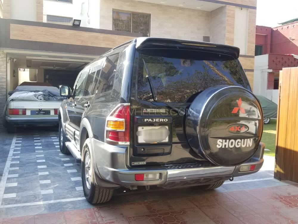 Mitsubishi Pajero 2004 for Sale in Lahore Mitsubishi Pajero 2004 for Sale in Lahore Image-5